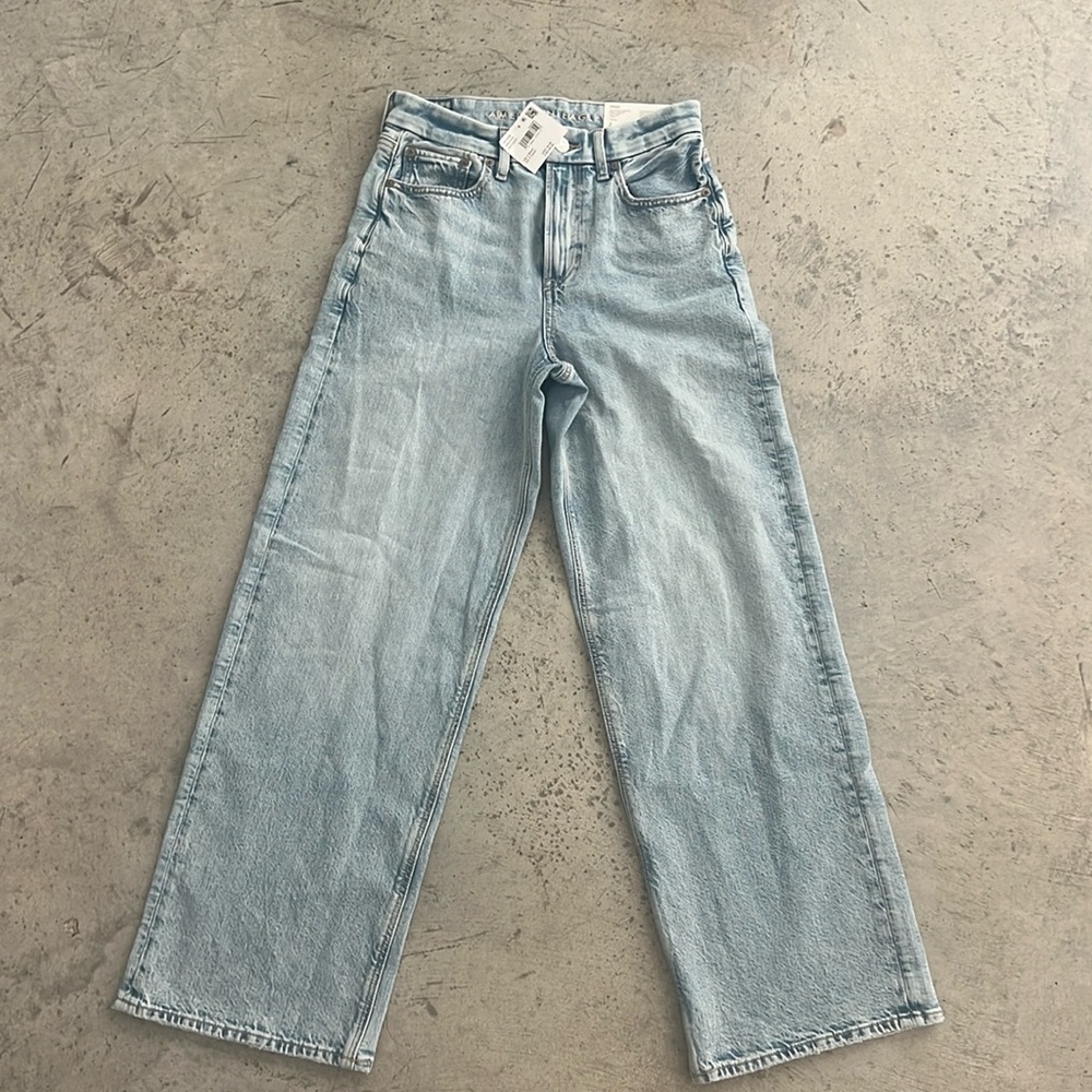 NWT American Eagle curvy super high rise baggy strait jean size 2 SHORT curvy